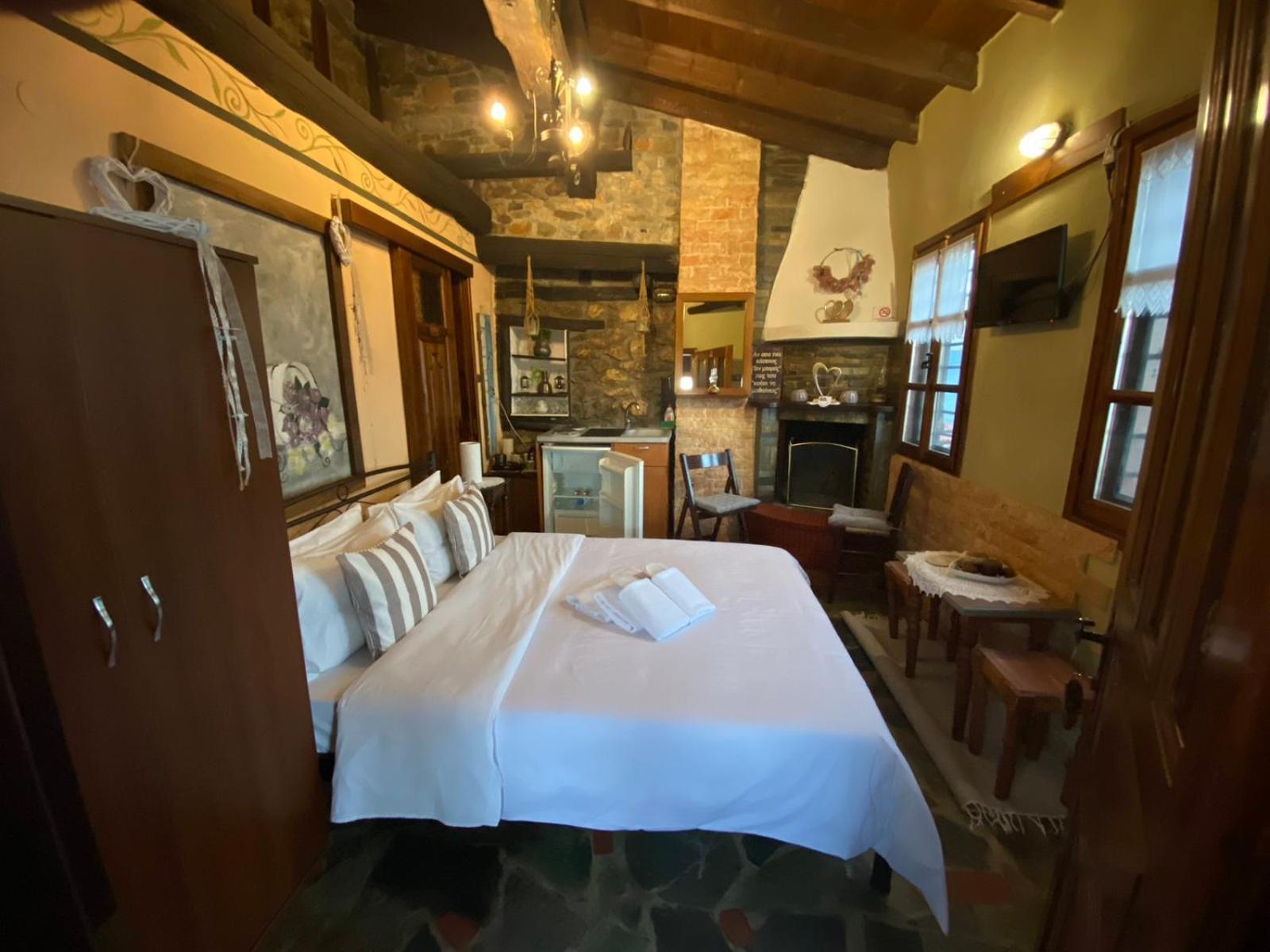 Traditional Guesthouse Erato パライオス・パンテレイモン エクステリア 写真