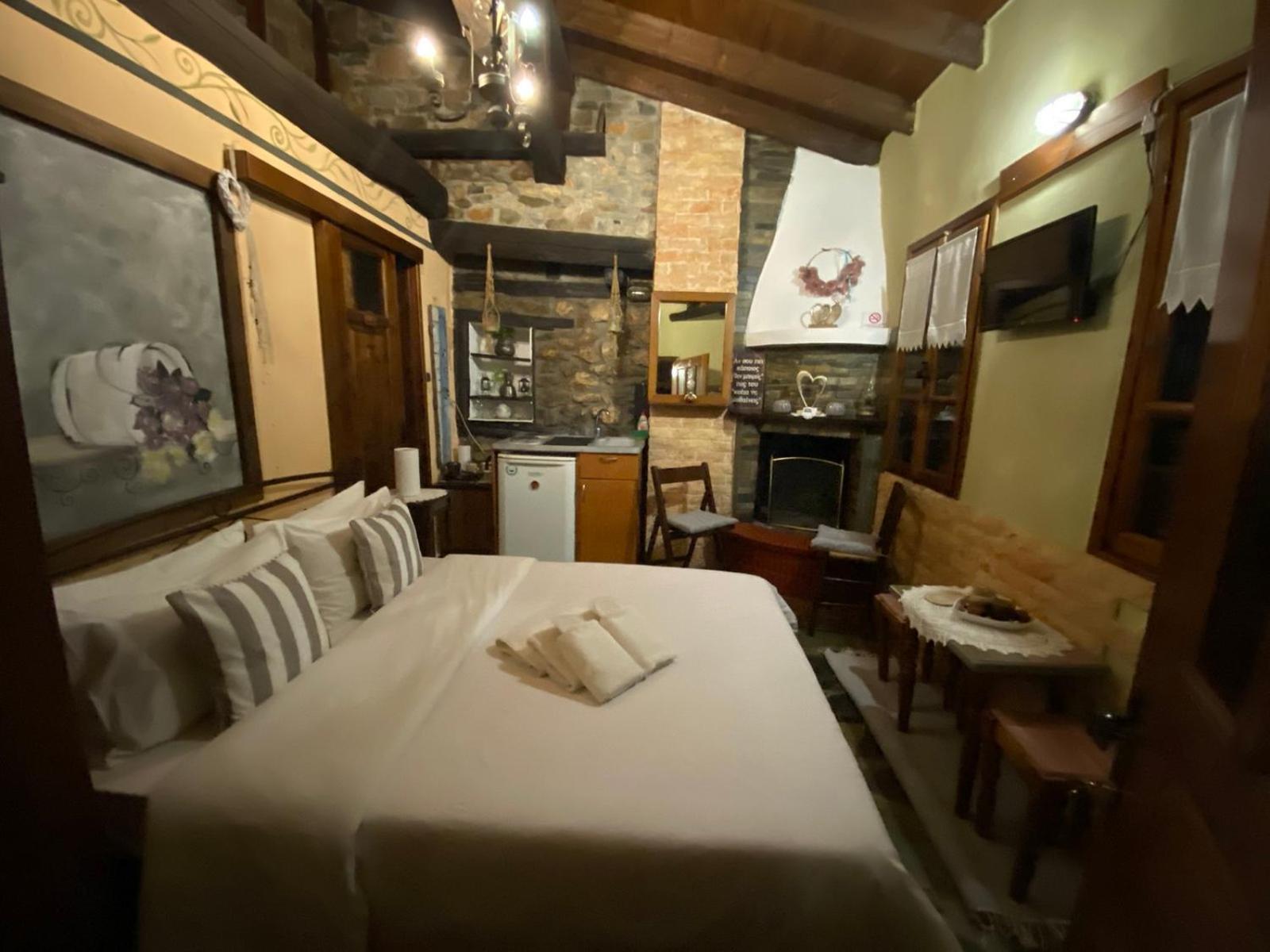 Traditional Guesthouse Erato パライオス・パンテレイモン エクステリア 写真
