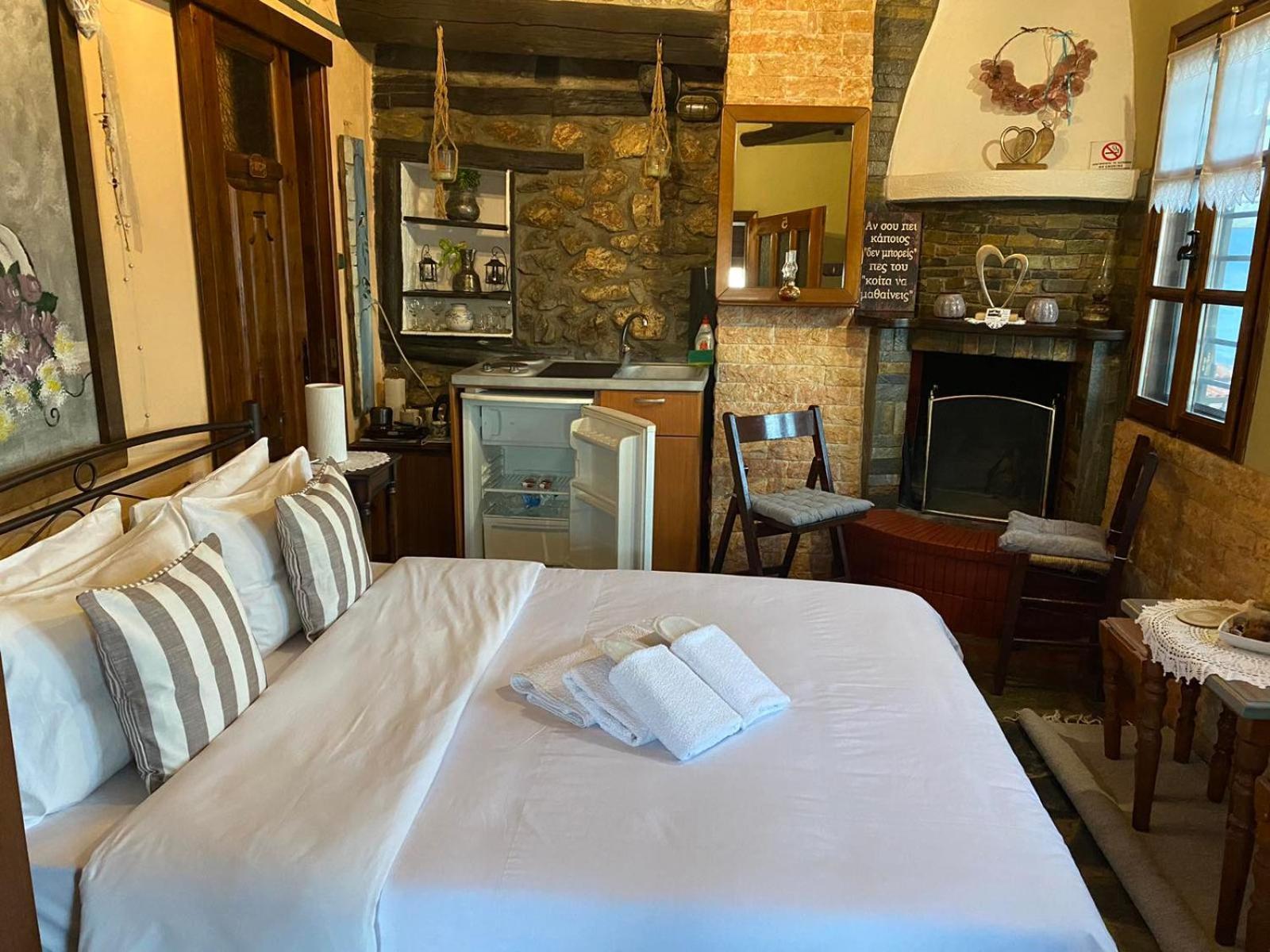 Traditional Guesthouse Erato パライオス・パンテレイモン エクステリア 写真