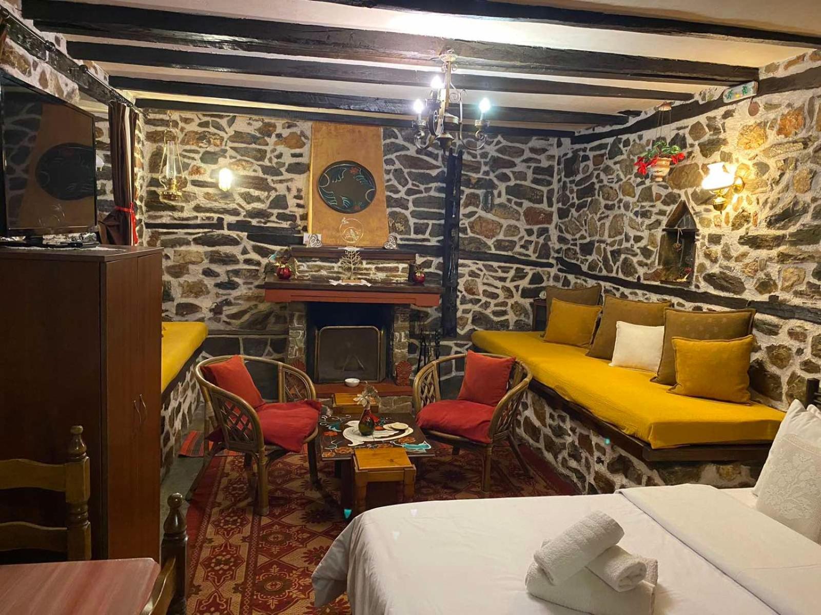 Traditional Guesthouse Erato パライオス・パンテレイモン エクステリア 写真